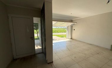 VENTA CASA A ESTRENAR - Barrio Oeste, Esperanza.-