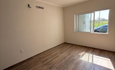 VENTA CASA A ESTRENAR - Barrio Oeste, Esperanza.-