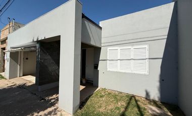 VENTA CASA A ESTRENAR - Barrio Oeste, Esperanza.-