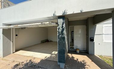 VENTA CASA A ESTRENAR - Barrio Oeste, Esperanza.-