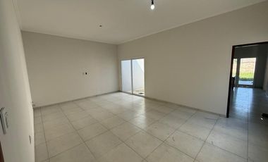 VENTA CASA A ESTRENAR - Barrio Oeste, Esperanza.-