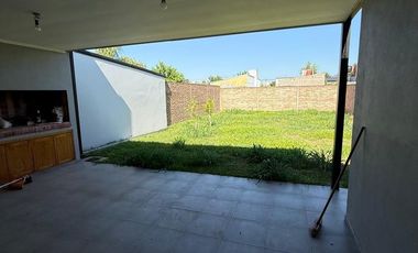 VENTA CASA A ESTRENAR - Barrio Oeste, Esperanza.-