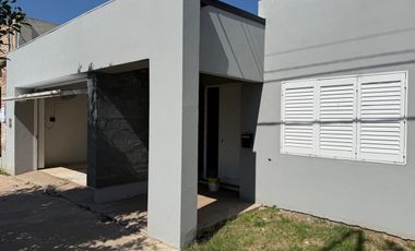 VENTA CASA A ESTRENAR - Barrio Oeste, Esperanza.-