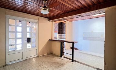 EN VENTA CASA BARRIO SUR - CON QUINCHO Y PILETA