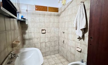 EN VENTA CASA BARRIO SUR - CON QUINCHO Y PILETA