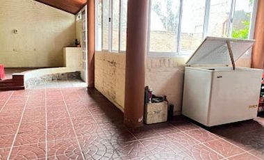 EN VENTA CASA BARRIO SUR - CON QUINCHO Y PILETA