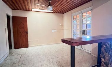 EN VENTA CASA BARRIO SUR - CON QUINCHO Y PILETA