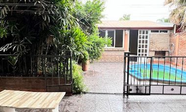 EN VENTA CASA BARRIO SUR - CON QUINCHO Y PILETA