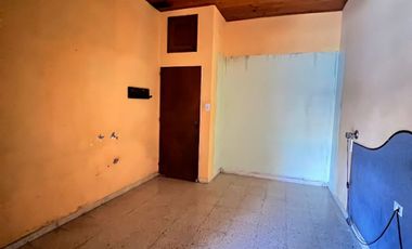 EN VENTA CASA BARRIO SUR - CON QUINCHO Y PILETA