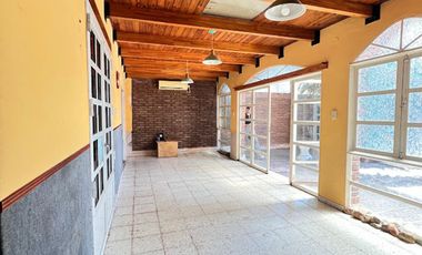 EN VENTA CASA BARRIO SUR - CON QUINCHO Y PILETA