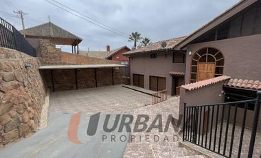 OPORTUNIDAD! HERMOSA Y AMPLIA CASA EN LA HERRADURA