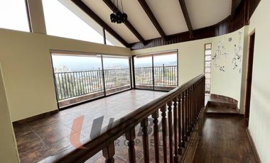 OPORTUNIDAD! HERMOSA Y AMPLIA CASA EN LA HERRADURA