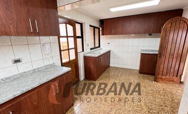 OPORTUNIDAD! HERMOSA Y AMPLIA CASA EN LA HERRADURA