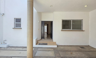 RESIDENCIA EN RENTA 2 PLANTAS, 2 RECÁMARAS, 3 BAÑOS, COCHERA 1 AUTO