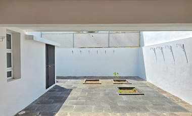 RESIDENCIA EN RENTA 2 PLANTAS, 2 RECÁMARAS, 3 BAÑOS, COCHERA 1 AUTO