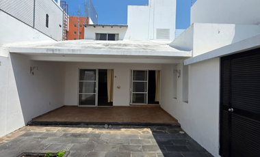 RESIDENCIA EN VENTA, 2 PLANTAS, 2 RECÁMARAS, 3 BAÑOS, ESTACIONAMIENTO 1 AUTO