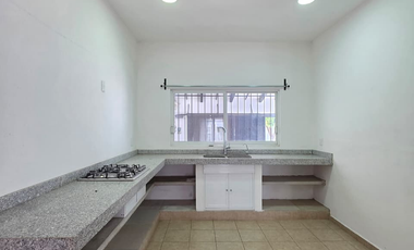 RESIDENCIA EN VENTA, 2 PLANTAS, 2 RECÁMARAS, 3 BAÑOS, ESTACIONAMIENTO 1 AUTO