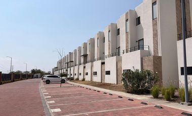 Casa Amueblada en Renta con 3 Habitaciones, Alberca y Amenidades en Xochitepec