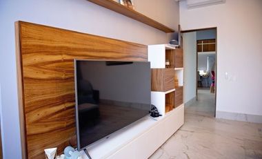 Renta de amplia casa amueblada y con paneles solares en Yucatán Country Club.