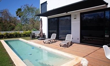 Renta de amplia casa amueblada y con paneles solares en Yucatán Country Club.