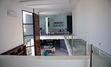 Renta de amplia casa amueblada y con paneles solares en Yucatán Country Club.