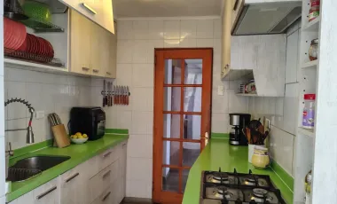 Casa en arriendo c/ estacionamiento en Rotonda Atenas