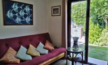 Casa en arriendo c/ estacionamiento en Rotonda Atenas