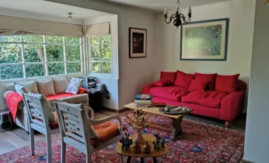 Casa en arriendo c/ estacionamiento en Rotonda Atenas