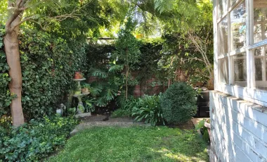 Casa en arriendo c/ estacionamiento en Rotonda Atenas