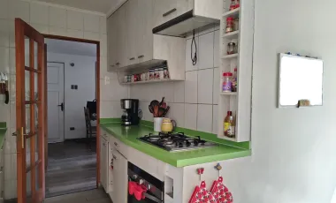 Casa en arriendo c/ estacionamiento en Rotonda Atenas