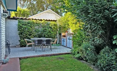 Casa en arriendo c/ estacionamiento en Rotonda Atenas