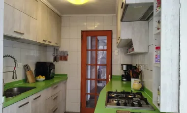 Casa en arriendo c/ estacionamiento en Rotonda Atenas