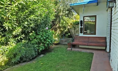 Casa en arriendo c/ estacionamiento en Rotonda Atenas