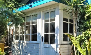 Casa en arriendo c/ estacionamiento en Rotonda Atenas