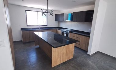 ESTRENA CASA FRACC. SUSPIRO, CERCA PLAZA SAN DIEGO