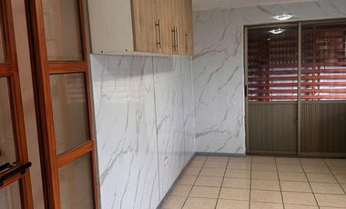 ARRIENDO CASA PARA USO COMERCIAL Y/O HABITACIONAL