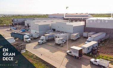 Bodega en Renta de 1400 m2 en Parque Industrial Quazar