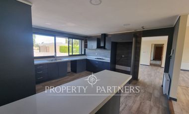 Gran casa en exclusivo condominio