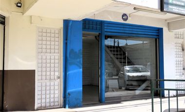 Local Comercial en Arriendo en Avda. Condell casi esquina con Chacabuco.