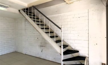 Local Comercial en Arriendo en Avda. Condell casi esquina con Chacabuco.