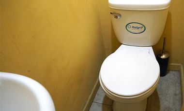 Local Comercial en Arriendo en Avda. Condell casi esquina con Chacabuco.