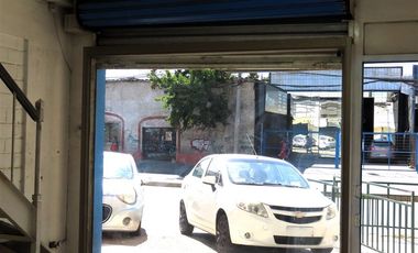 Local Comercial en Arriendo en Avda. Condell casi esquina con Chacabuco.