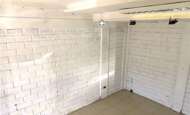 Local Comercial en Arriendo en Avda. Condell casi esquina con Chacabuco.