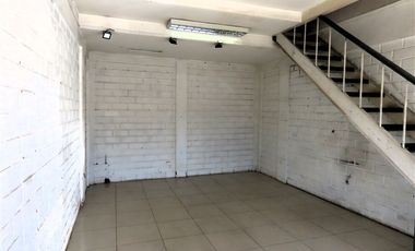 Local Comercial en Arriendo en Avda. Condell casi esquina con Chacabuco.