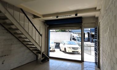 Local Comercial en Arriendo en Avda. Condell casi esquina con Chacabuco.
