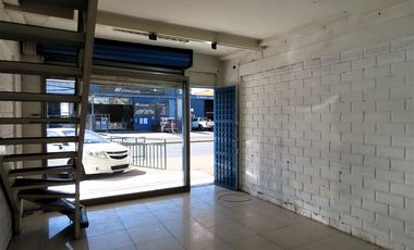 Local Comercial en Arriendo en Avda. Condell casi esquina con Chacabuco.