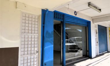 Local Comercial en Arriendo en Avda. Condell casi esquina con Chacabuco.