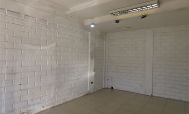 Local Comercial en Arriendo en Avda. Condell casi esquina con Chacabuco.