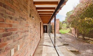 ALQUILO CASA CAMPESTRE DE ARQUITECTURA CONTEMPORÁNEA EN LA CALERA