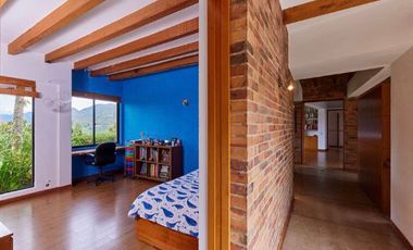 ALQUILO CASA CAMPESTRE DE ARQUITECTURA CONTEMPORÁNEA EN LA CALERA